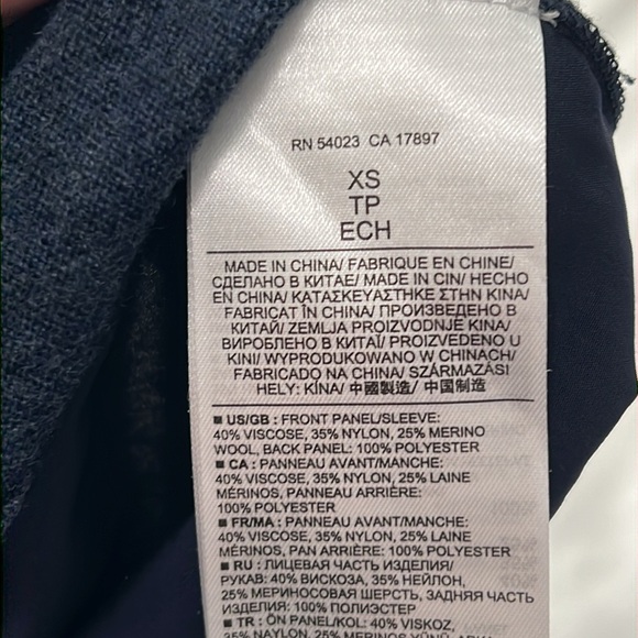 Banana Republic Navy Merino Wool Blend/Polyester V-Neck Sweater - Picture 4 of 4